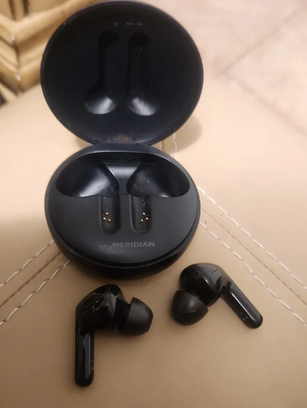LG Black True Wireless Earbuds with Charging Case